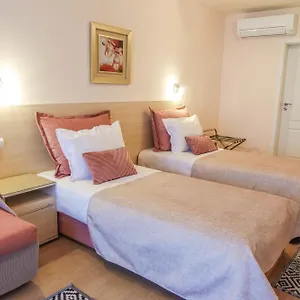2* Otel Acropolis